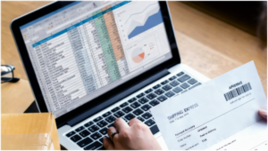 Computador com uma planilha aberta de gráficos - dados xml